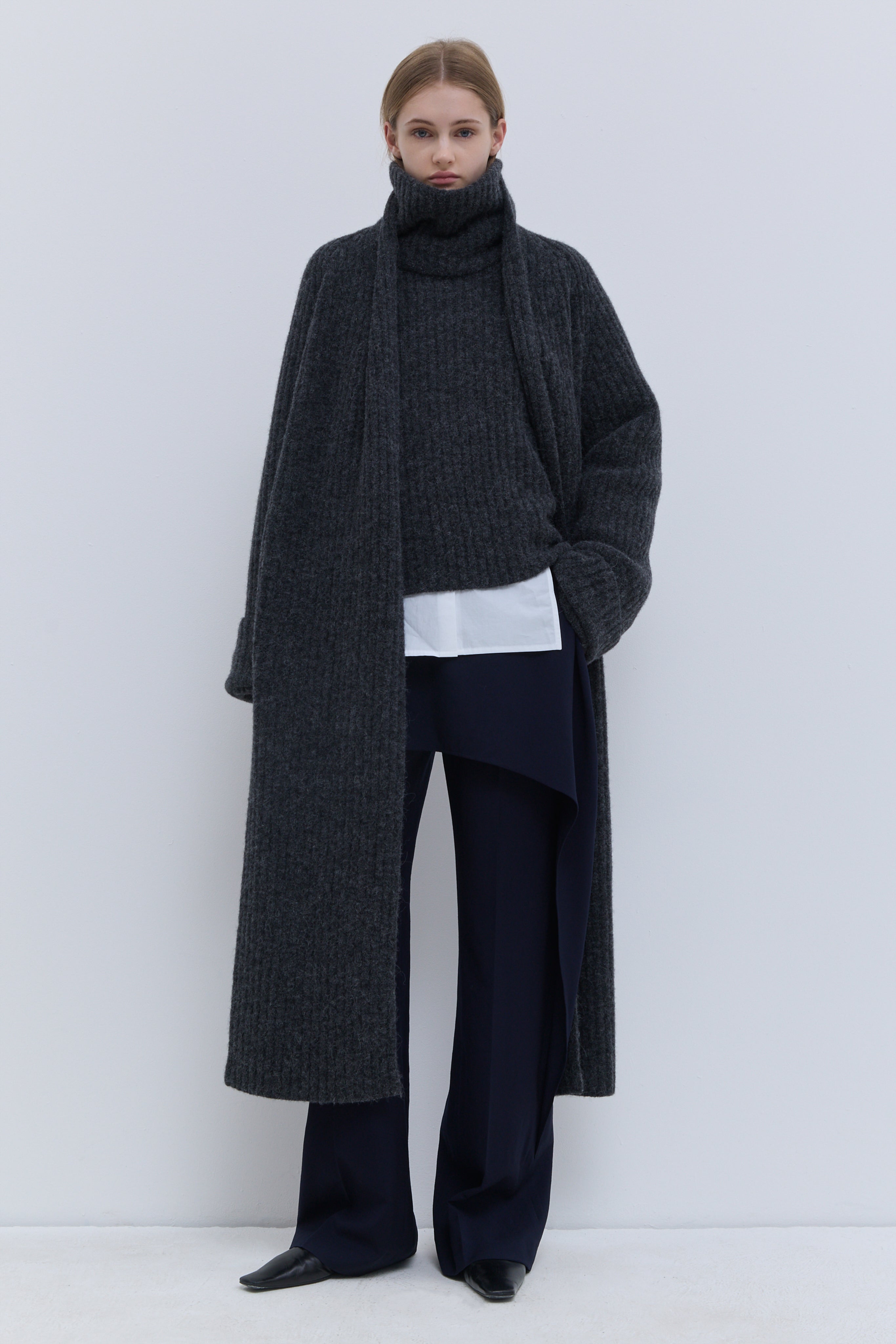 Anthracite ribbed knit cardigan with oversized sleeves