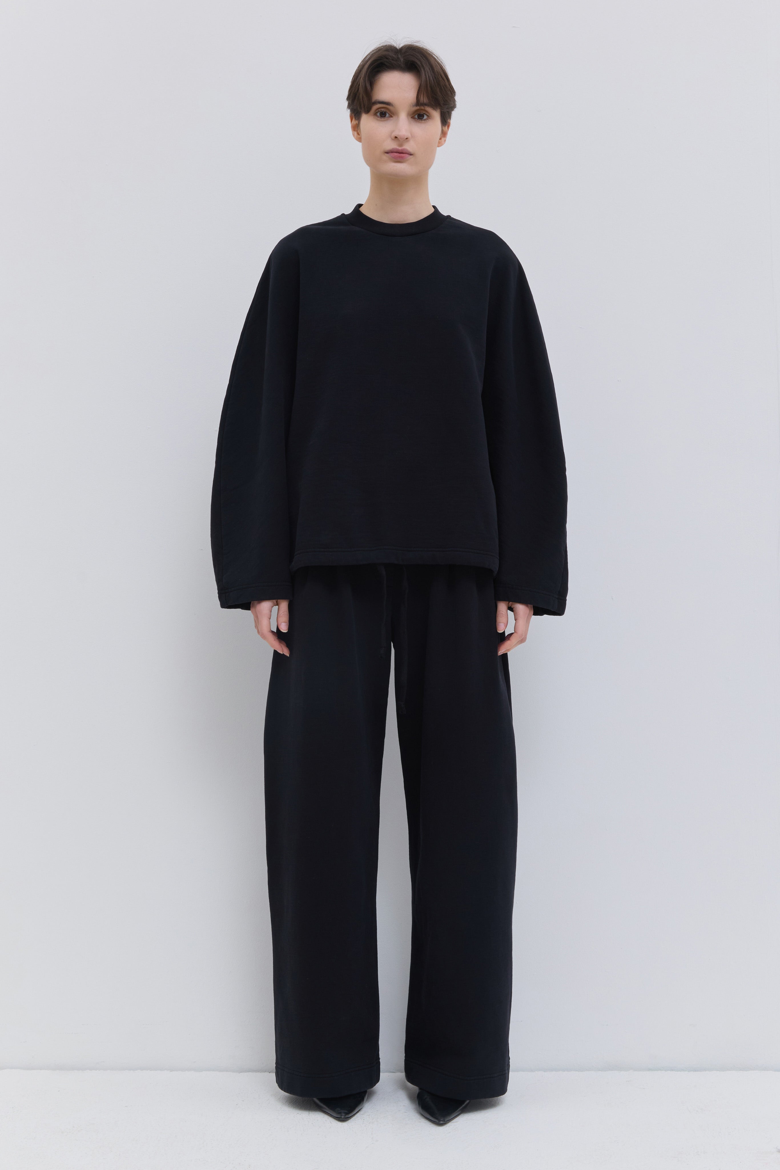 Black garment-dyed jersey sweatshirt with voluminous sleeves.