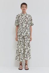 Short sleeve shirt in wheat magnolia print with regular fit