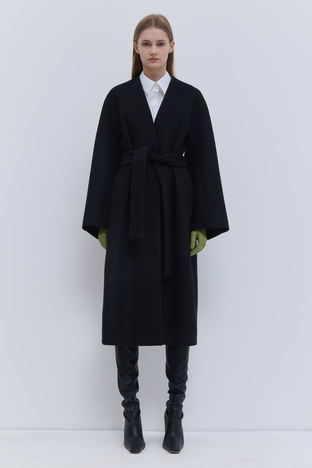 Christian Wijnants Cumba black wool and cashmere coat with a centered V-neck and waist belt