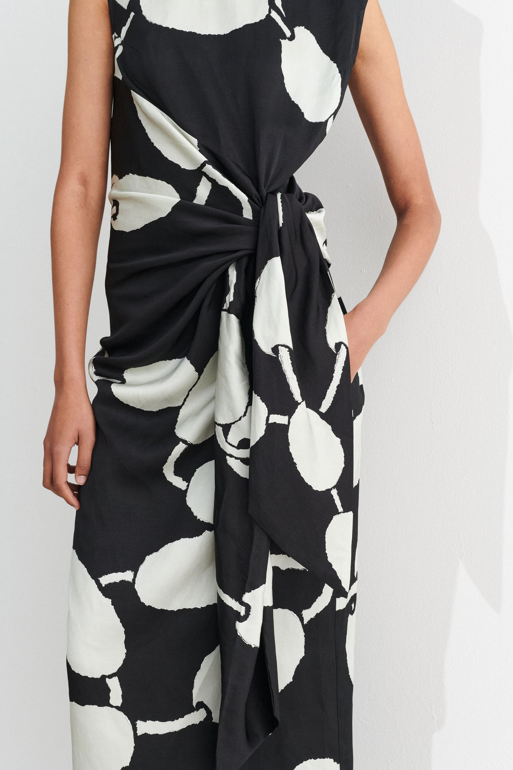 Daitra Dress