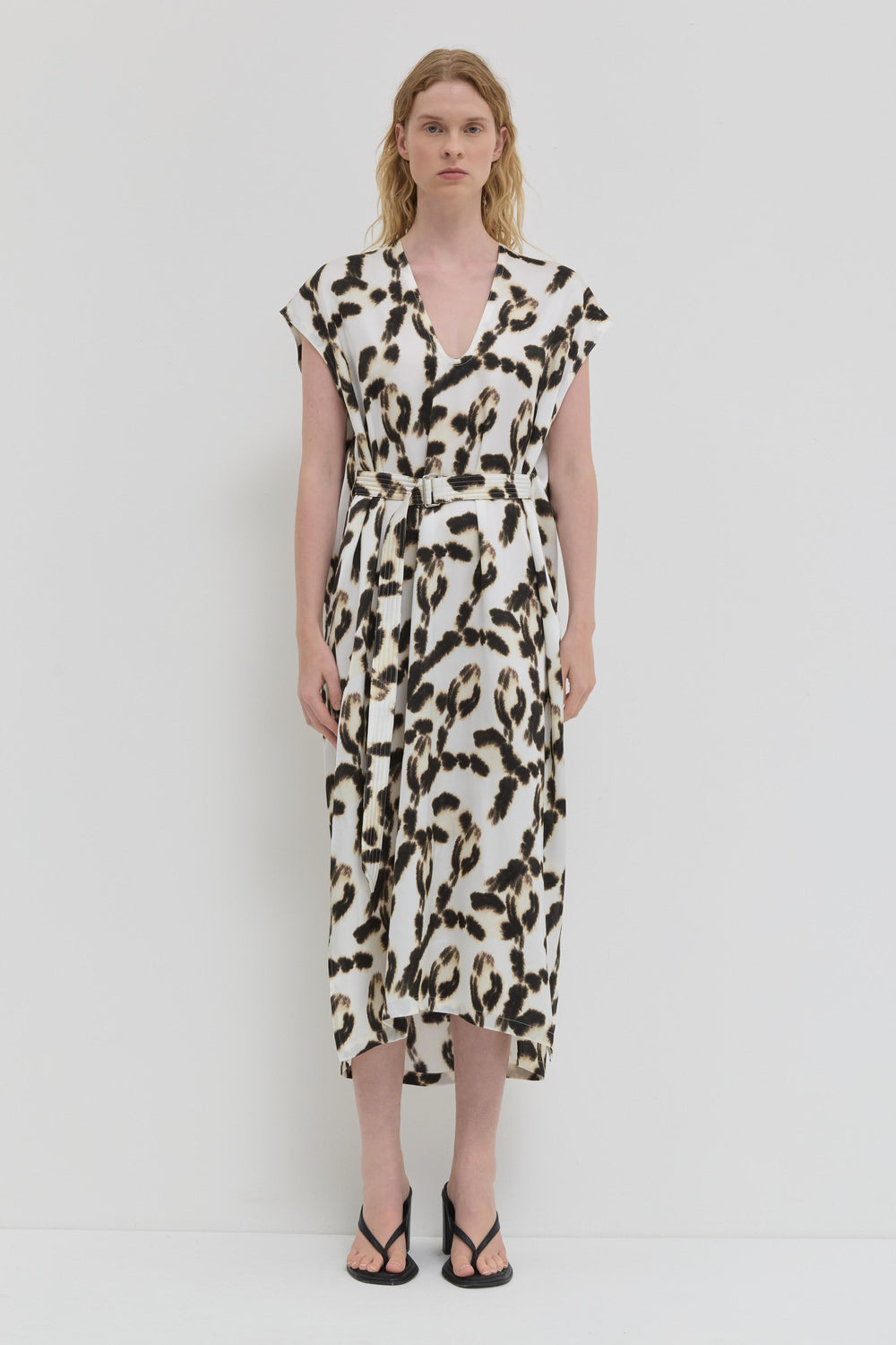 Deralosa belted V-neck dress in Vanilla Magnolia print without pants