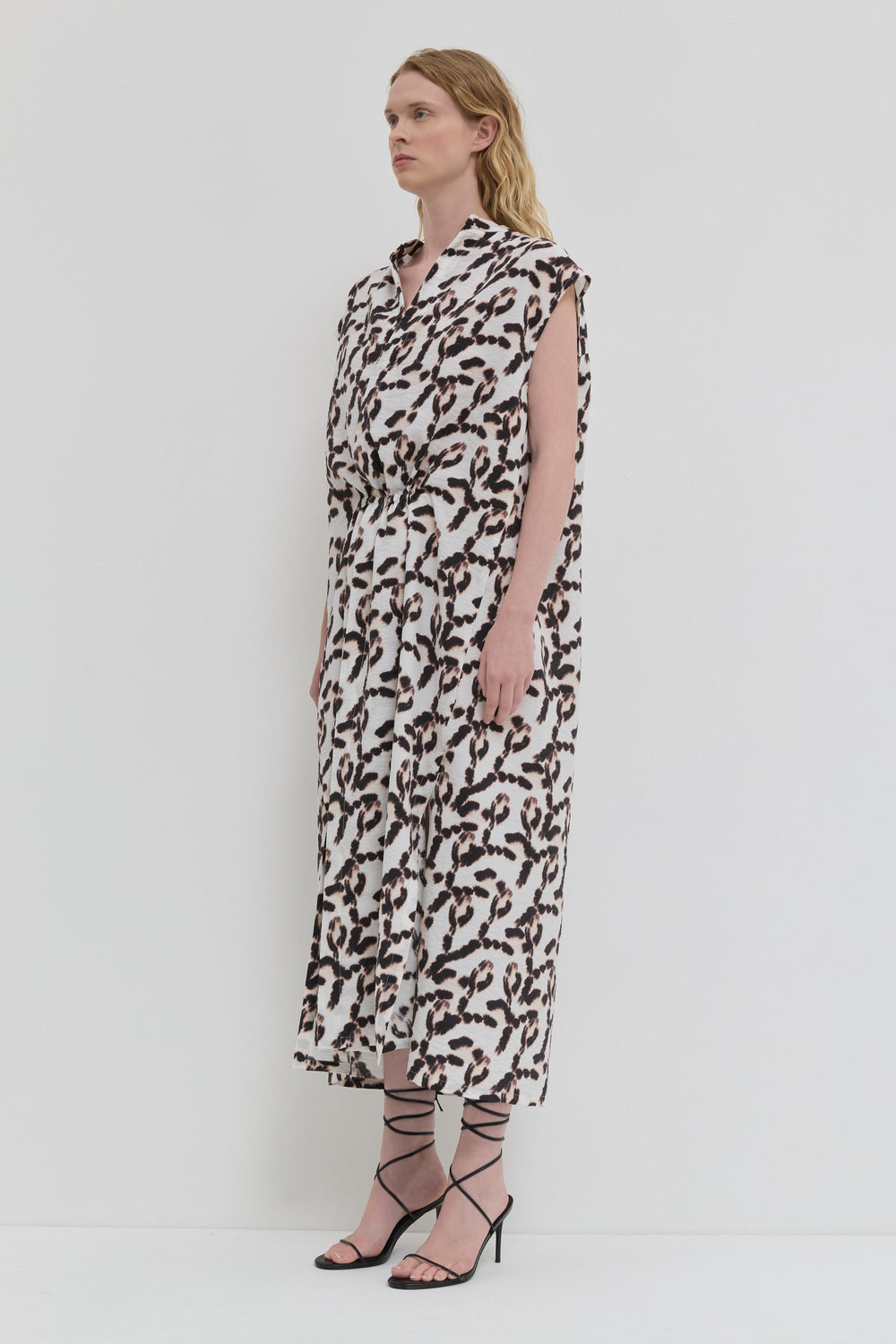 Doryas Blush Magnolia shirt dress with adjustable waist belt side view