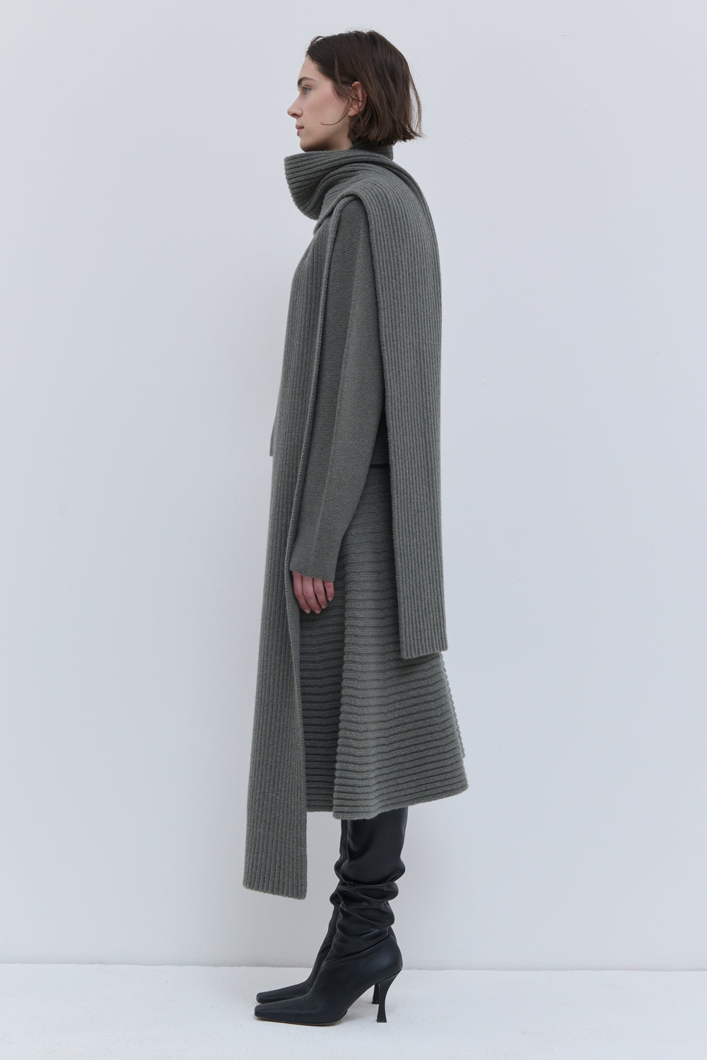 Christian Wijnants Kadija laurel melange knit scarf front view