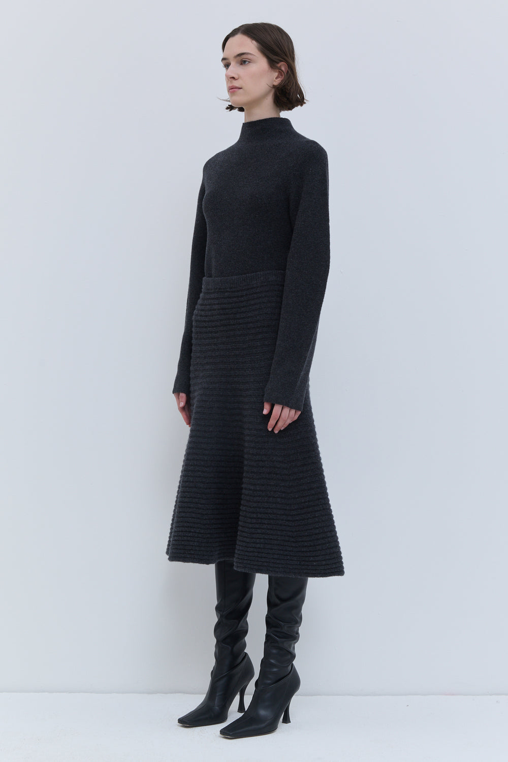 3D ribbed knit skirt with flared silhouette in charcoal