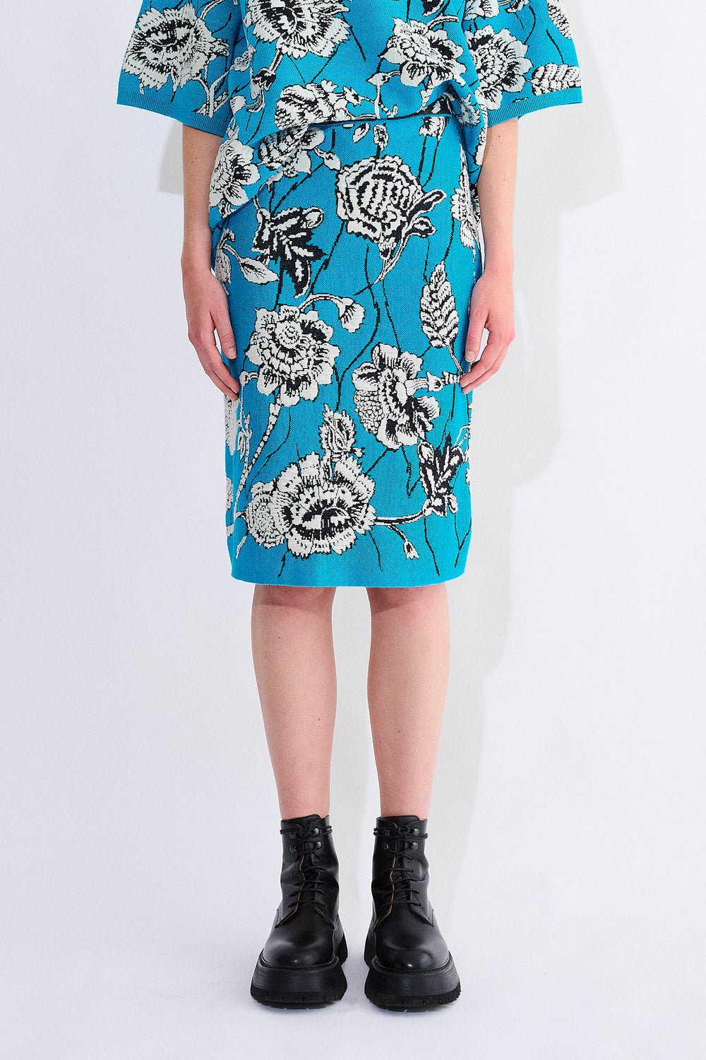 Kwando Pencil Knit Skirt With Flower Jacquard