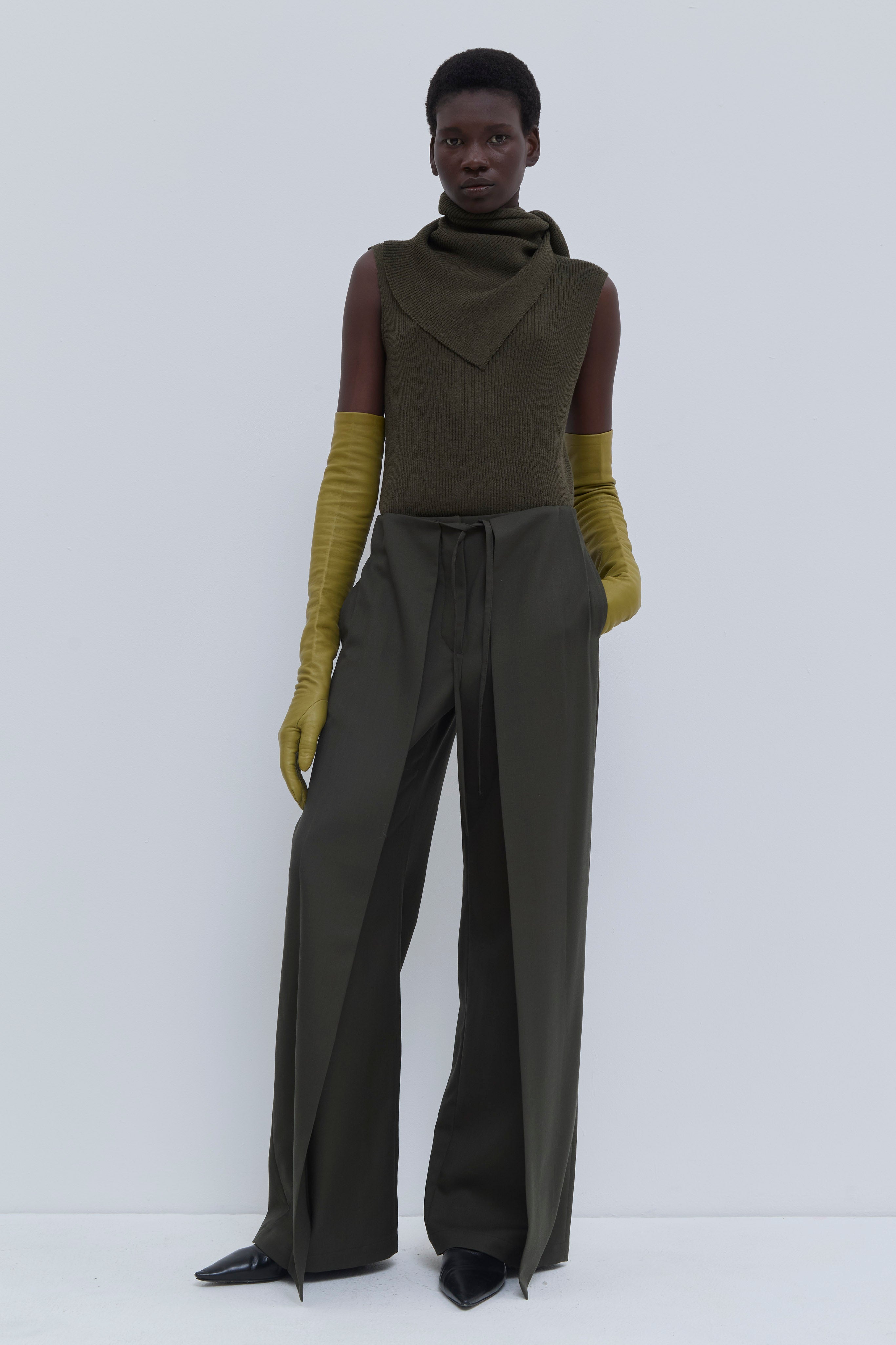 Front view of the Paire wide-leg trousers in Deep Forest styled with a sleeveless printed top.