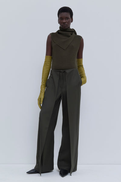 Front view of the Paire wide-leg trousers in Deep Forest styled with a sleeveless printed top.