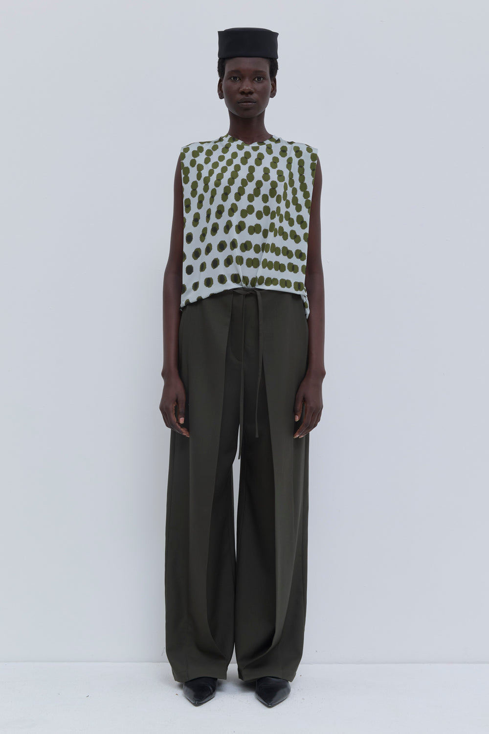 Front view of the Paire wide-leg trousers in Deep Forest styled with a sleeveless printed top.