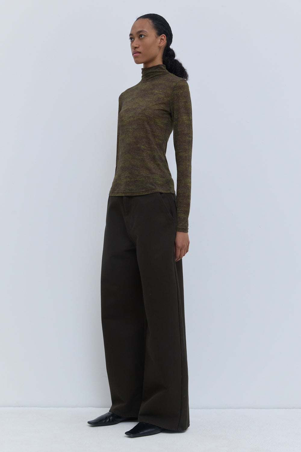 Dark forest wide-leg denim pants for women with relaxed fit side view christian wijants