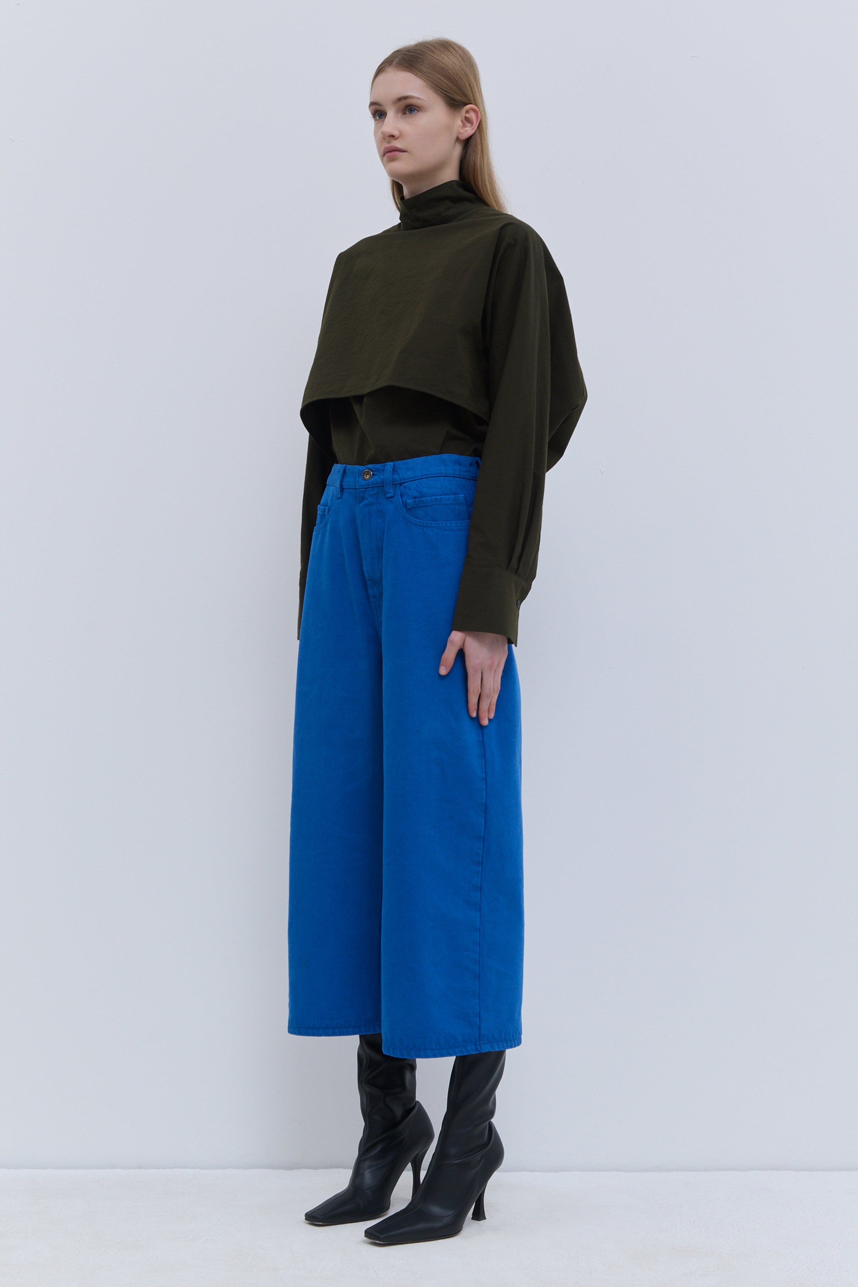 Pully wide-fit cropped jeans in Klein blue denim