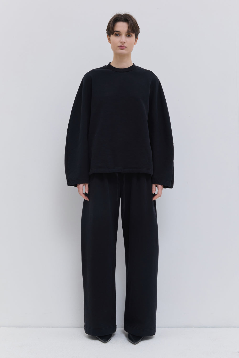 Black garment-dyed jersey sweatshirt with voluminous sleeves.