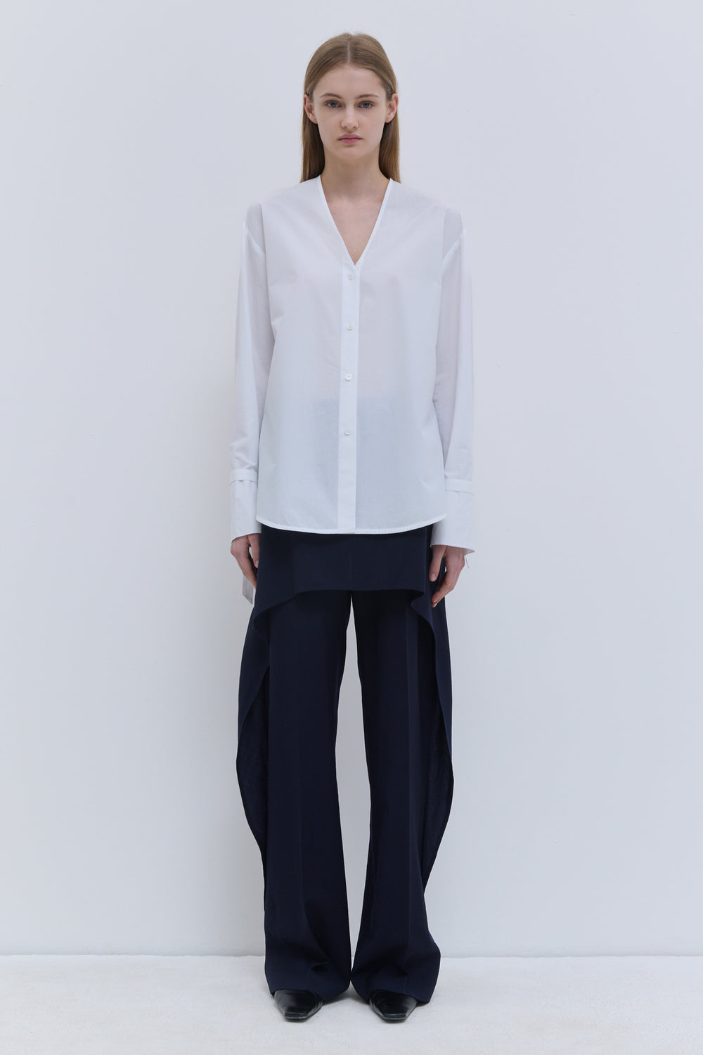 Christian Wijnants Talina white organic cotton V-neck shirt, front view.