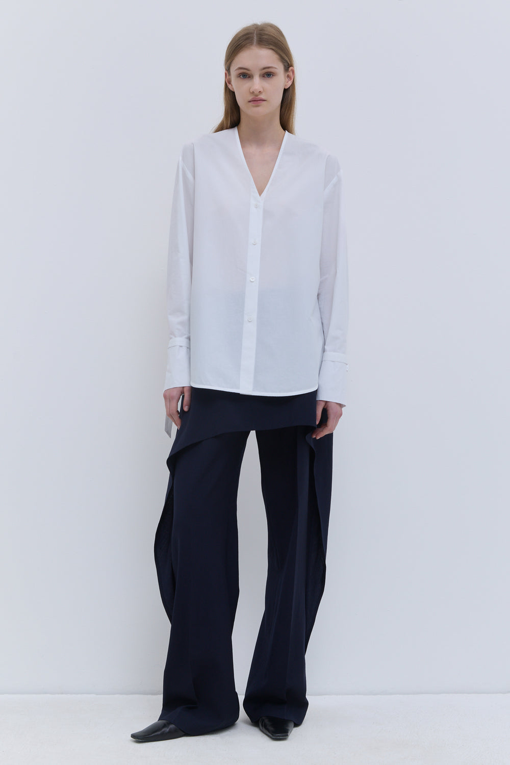 Christian Wijnants Talina white organic cotton shirt, front view.