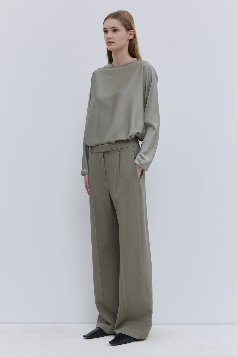 Women’s Concrete silk top with long batwing sleeves