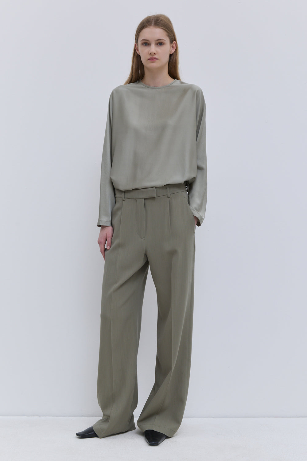 Tavax relaxed silk top in Concrete