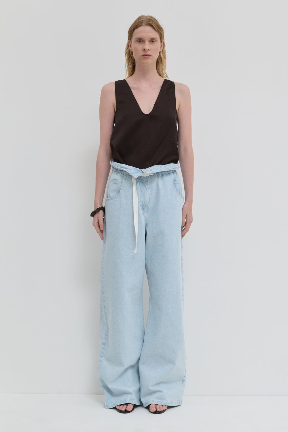 Chocolate V-neck top in viscose linen blend with side panels