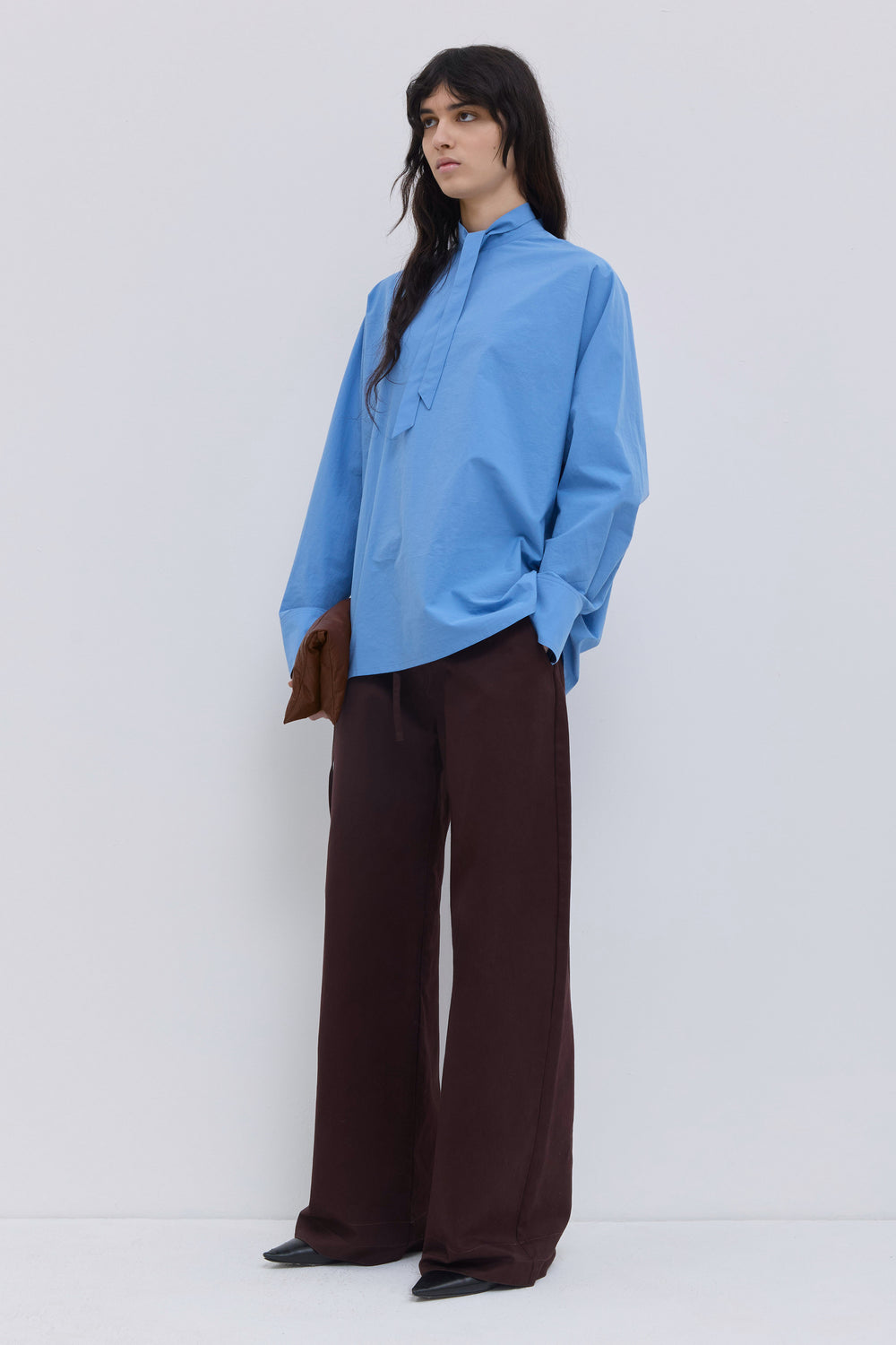 Side view of the Tuvra organic cotton top in cerulean featuring voluminous batwing sleeves.