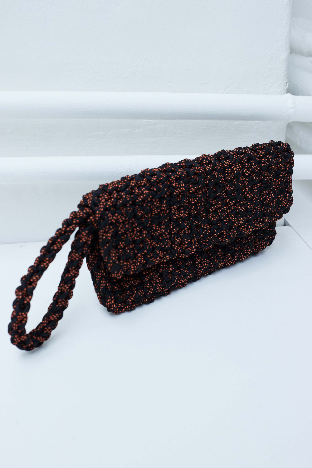 Alia crochet clutch